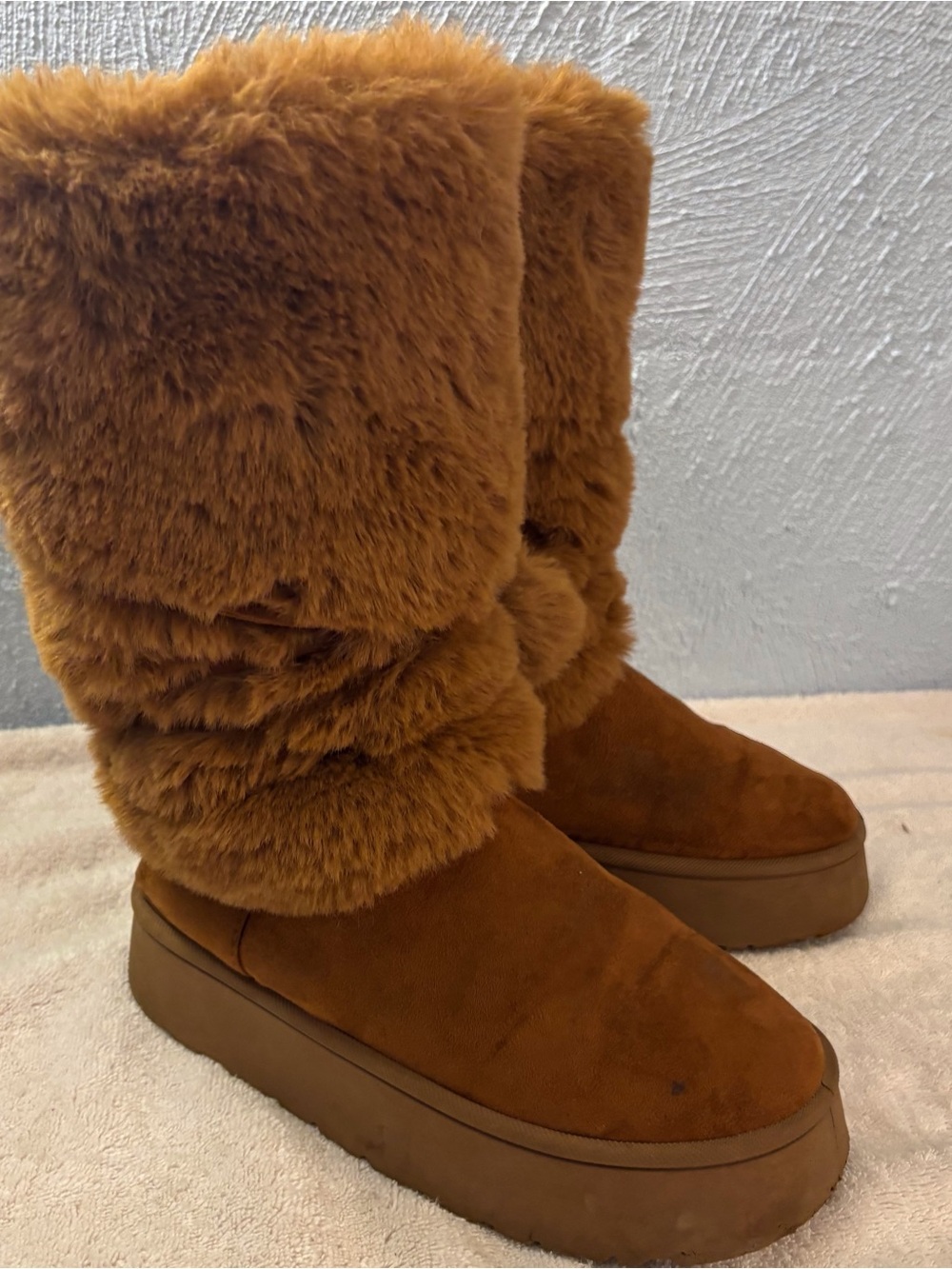 Cozy Faux-Fur Platform Winter Boots - Brown SZ 8, Pom Pom Boho Retro